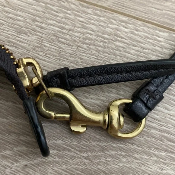 Coach wristlet - Picture 6 of 7